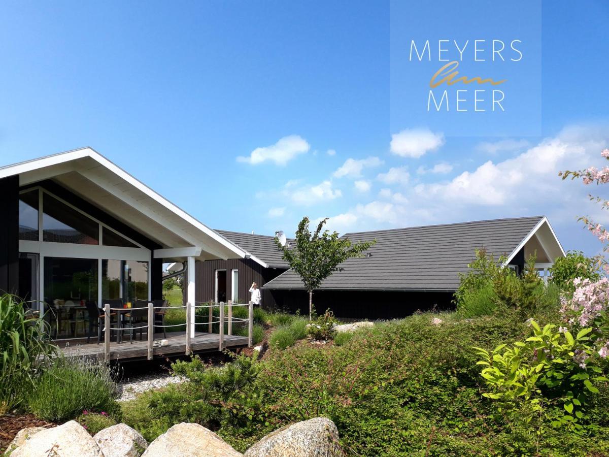 Schwarzes Holzferienhaus Mit Sauna In Zierow -- Sonneneck -- 500M Zum Ostsee-Strand, 4 - 6 Personen Exterior photo